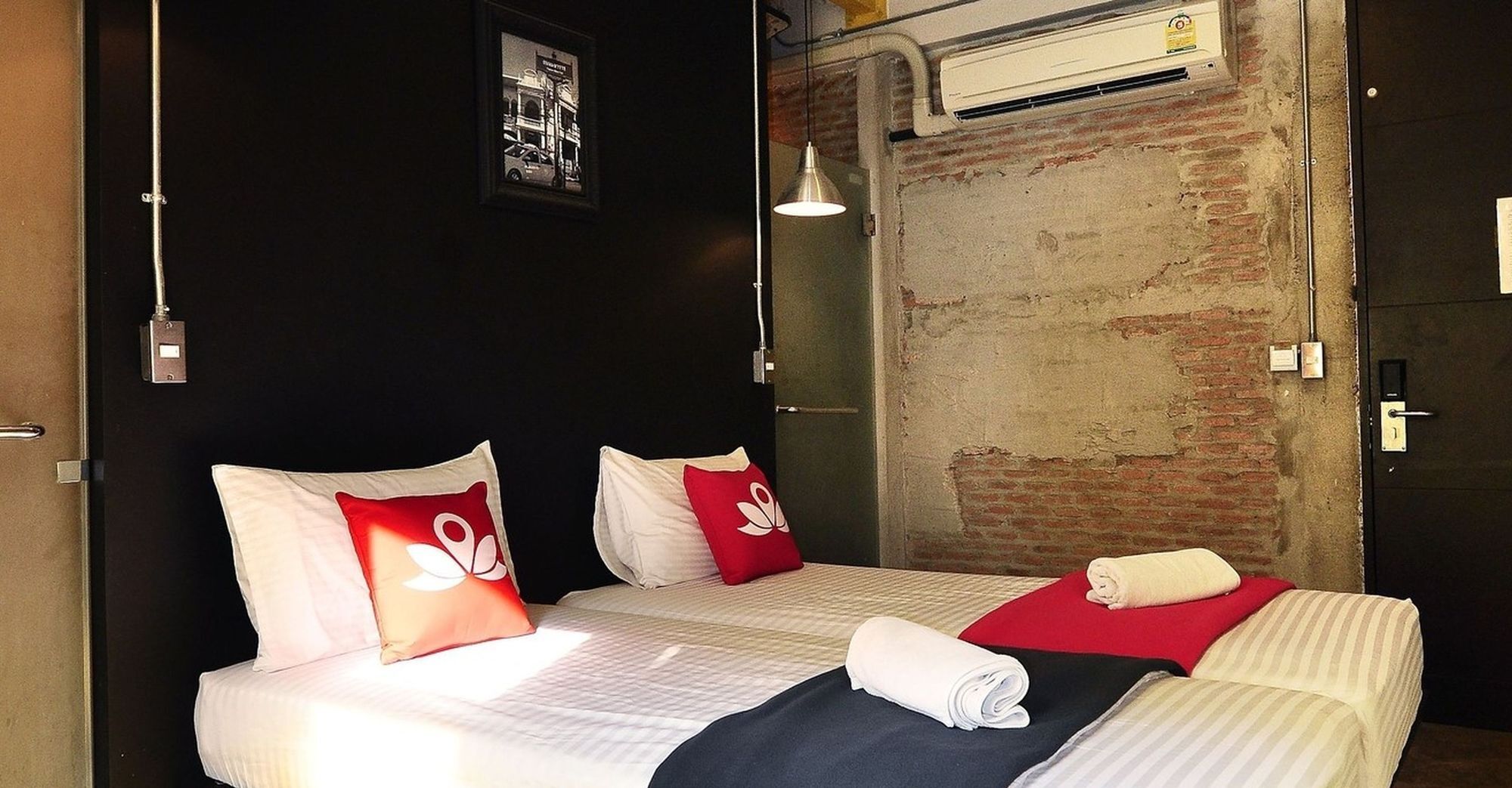 Zen Rooms Silom 14 กรุงเทพมหานคร ภายนอก รูปภาพ