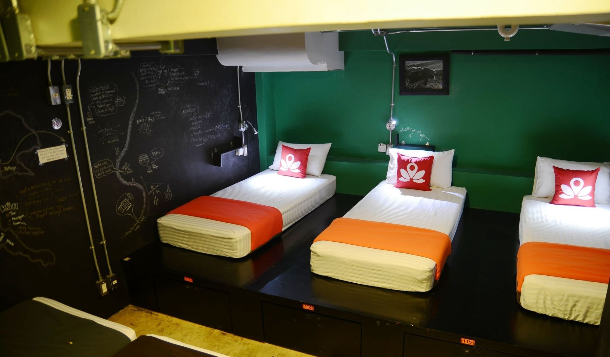 Zen Rooms Silom 14 กรุงเทพมหานคร ภายนอก รูปภาพ