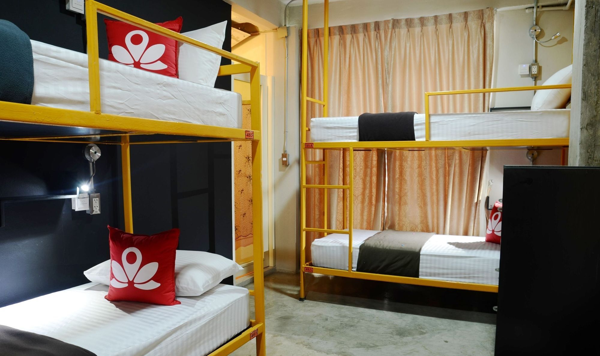 Zen Rooms Silom 14 กรุงเทพมหานคร ภายนอก รูปภาพ