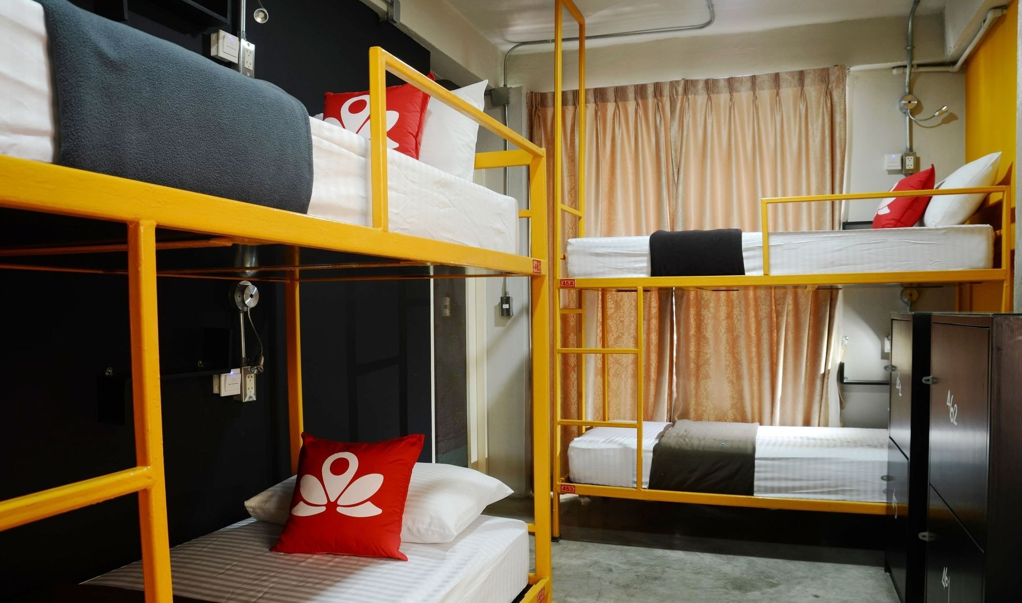 Zen Rooms Silom 14 กรุงเทพมหานคร ภายนอก รูปภาพ