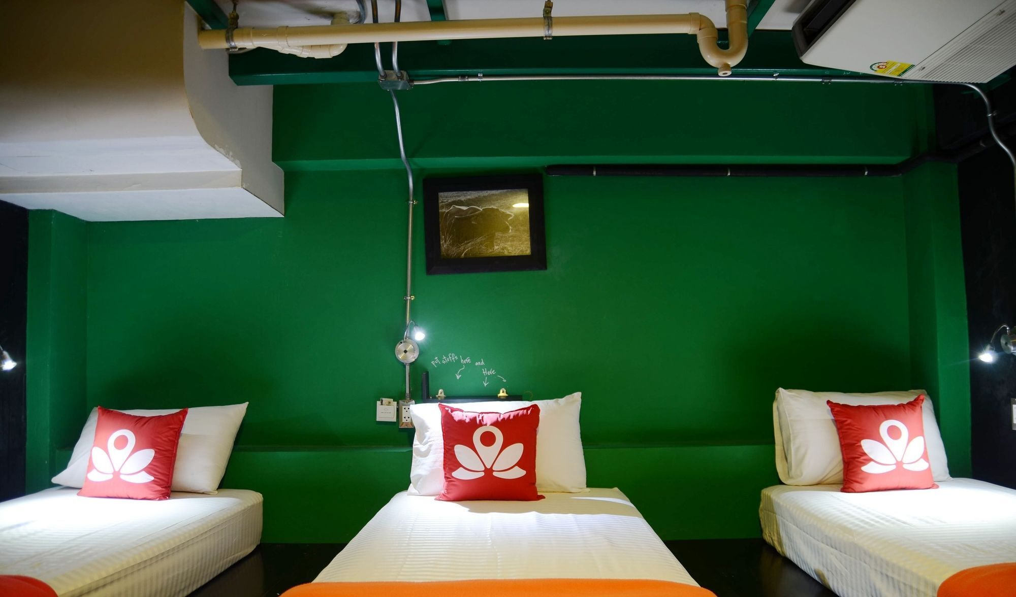 Zen Rooms Silom 14 กรุงเทพมหานคร ภายนอก รูปภาพ