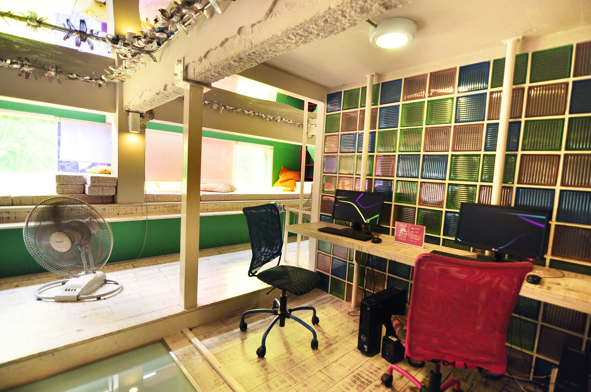 Zen Rooms Silom 14 กรุงเทพมหานคร ภายนอก รูปภาพ