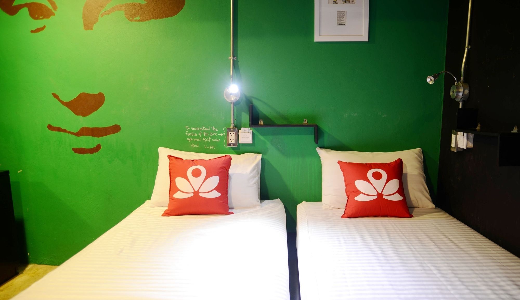 Zen Rooms Silom 14 กรุงเทพมหานคร ภายนอก รูปภาพ