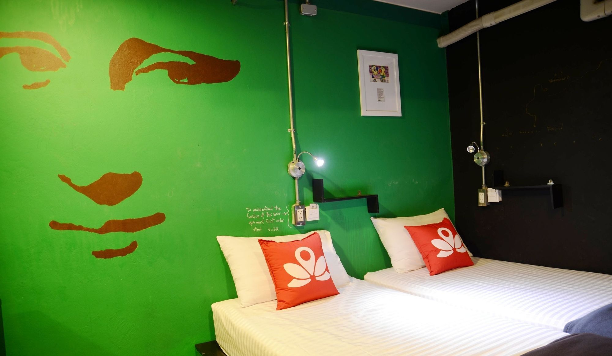 Zen Rooms Silom 14 กรุงเทพมหานคร ภายนอก รูปภาพ
