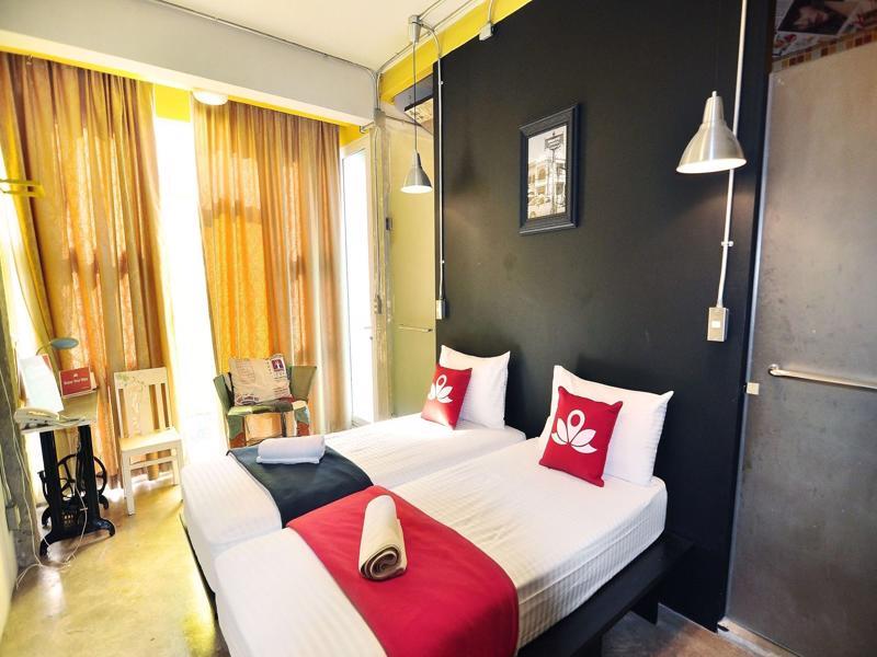 Zen Rooms Silom 14 กรุงเทพมหานคร ภายนอก รูปภาพ